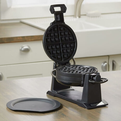 BLACK and DECKER Rotating Waffle Maker - Black